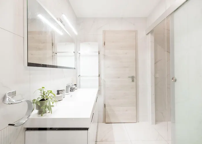 Stunning 3brm 3bath Julie Balcony & Views Budapeste