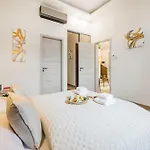 Apartman Stunning 3brm 3bath Julie Balcony & Views *