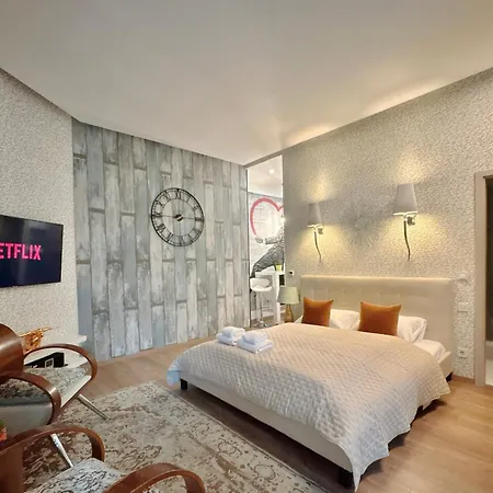 Stunning 3brm 3bath Julie Balcony & Views Apartman *