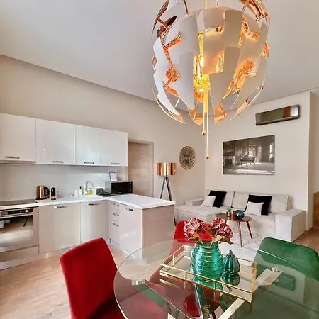 Stunning 3brm 3bath Julie Balcony & Views Apartman Budapest