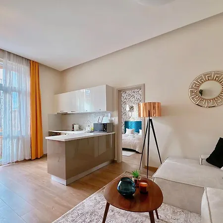 Stunning 3brm 3bath Julie Balcony & Views * Budapest
