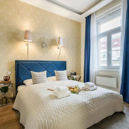 Apartman Stunning 3brm 3bath Julie Balcony & Views *