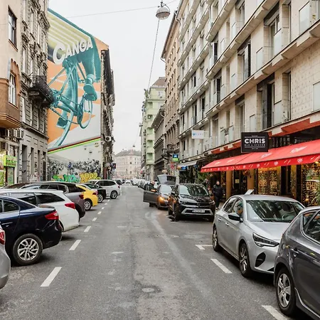 Stunning 3brm 2bath Julie Balcony & Views * Budapeste