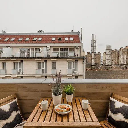 Stunning 3brm 3bath Julie Balcony & Views Apartman *