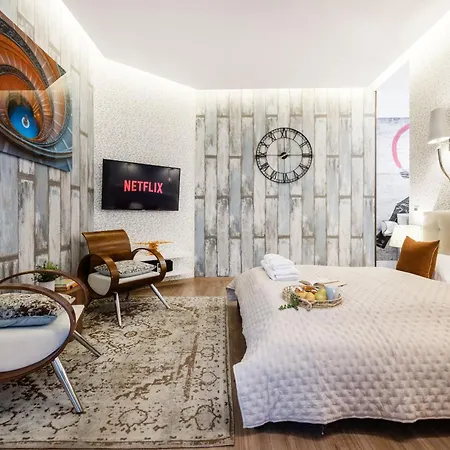 Apartman Stunning 3brm 3bath Julie Balcony & Views *