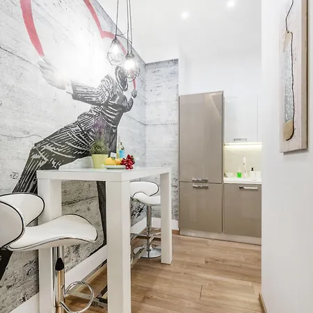 Stunning 3brm 2bath Julie Balcony & Views