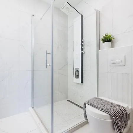 Stunning 3brm 3bath Julie Balcony & Views Apartman *