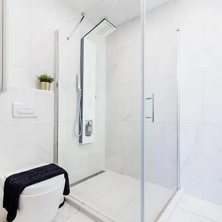 Stunning 3brm 2bath Julie Balcony & Views