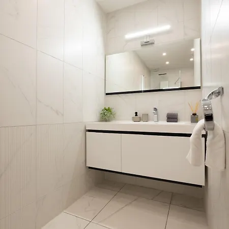 Apartman Stunning 3brm 3bath Julie Balcony & Views