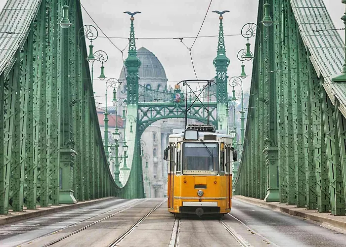 Stunning 3brm 2bath Julie Balcony & Views Apartament Budapesta