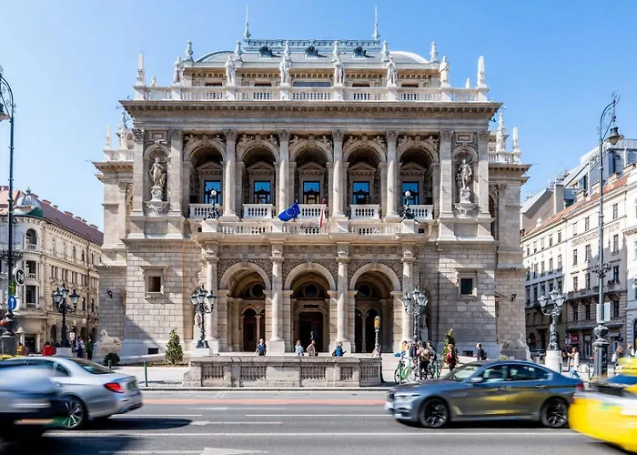 Stunning 3brm 2bath Julie Balcony & Views *