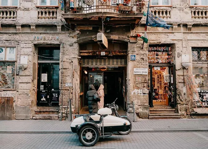 Stunning 3brm 2bath Julie Balcony & Views Apartament