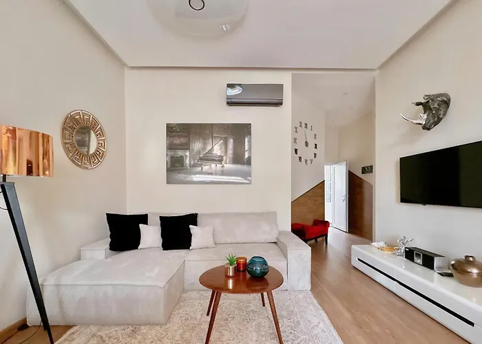 Stunning 3brm 2bath Julie Balcony & Views