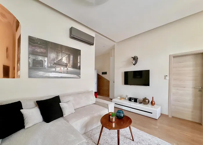 Stunning 3brm 2bath Julie Balcony & Views Budapesta