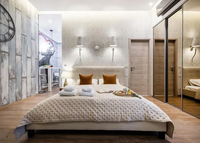 Stunning 3brm 2bath Julie Balcony & Views Apartament *