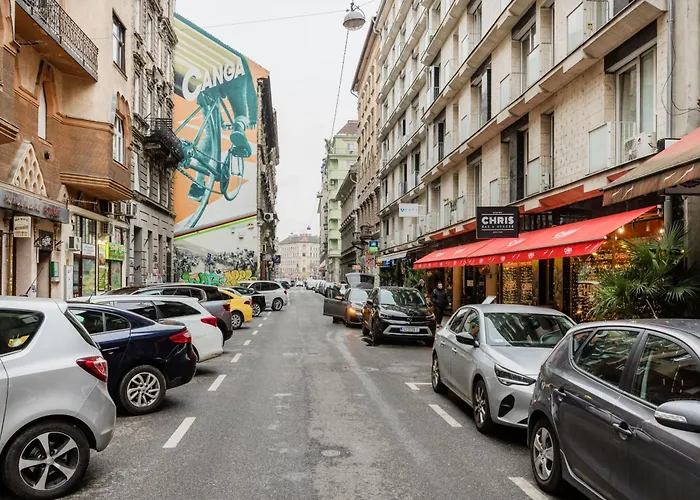 Stunning 3brm 2bath Julie Balcony & Views * Budapesta