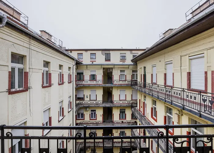 Stunning 3brm 2bath Julie Balcony & Views