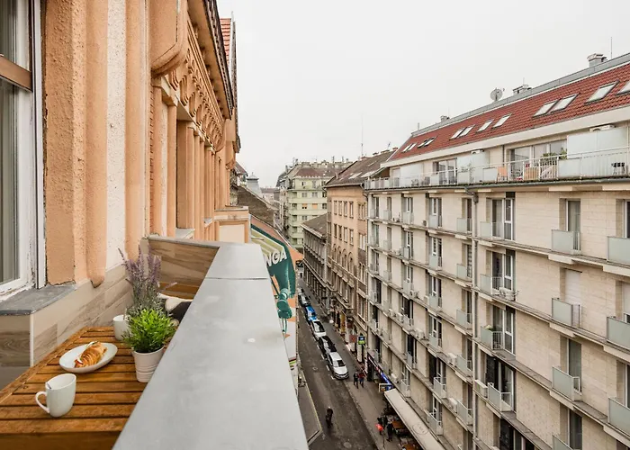 Stunning 3brm 2bath Julie Balcony & Views Apartament Budapesta