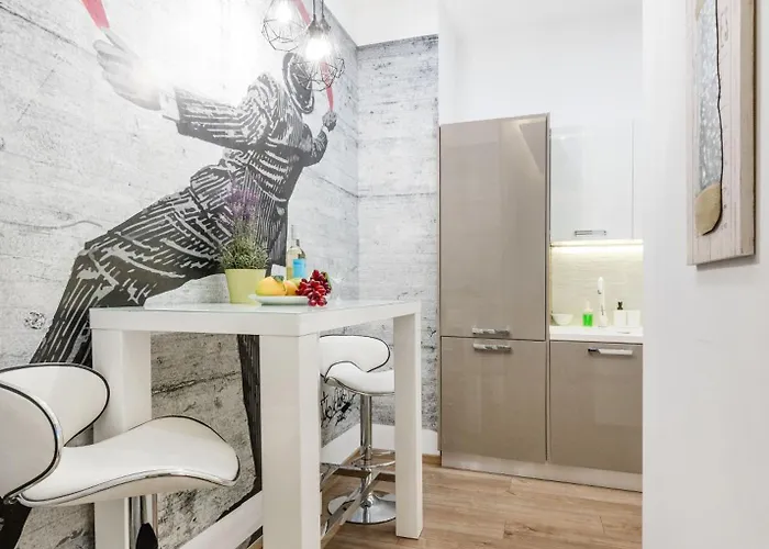 Stunning 3brm 2bath Julie Balcony & Views