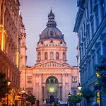 Stunning 3brm 3bath Julie Balcony & Views Apartment Budapest