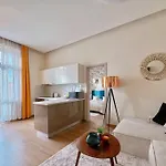 Stunning 3brm 3bath Julie Balcony & Views * Budapest