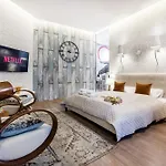 Stunning 3brm 3bath Julie Balcony & Views Apartment Budapest