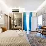 Stunning 3brm 3bath Julie Balcony & Views Apartment