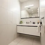 Apartment Stunning 3brm 3bath Julie Balcony & Views