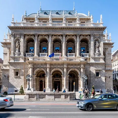 Stunning 3brm 2bath Julie Balcony & Views *