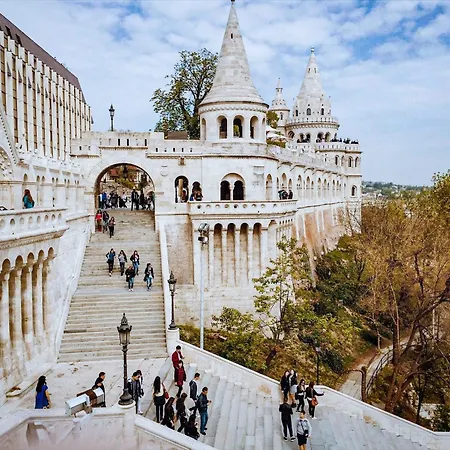 Stunning 3brm 2bath Julie Balcony & Views *