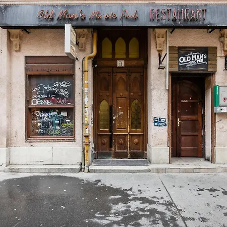 Stunning 3brm 2bath Julie Balcony & Views *