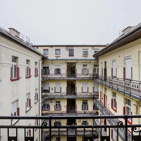 Stunning 3brm 2bath Julie Balcony & Views