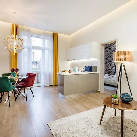 Stunning 3brm 2bath Julie Balcony & Views