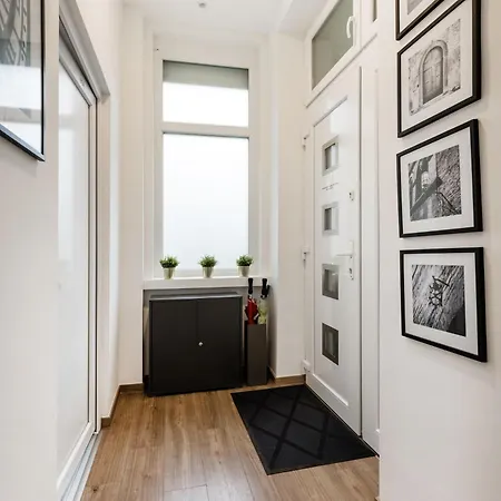 Stunning 3brm 2bath Julie Balcony & Views Apartament