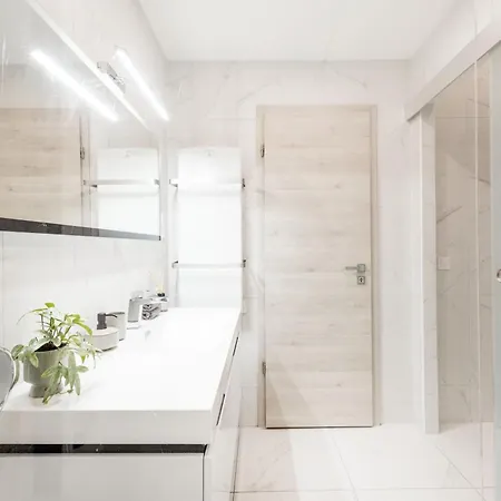 Stunning 3brm 3bath Julie Balcony & Views Budapeste