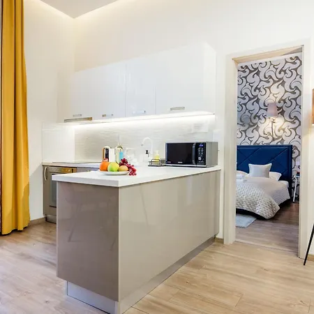 Stunning 3brm 3bath Julie Balcony & Views * Budapeszt