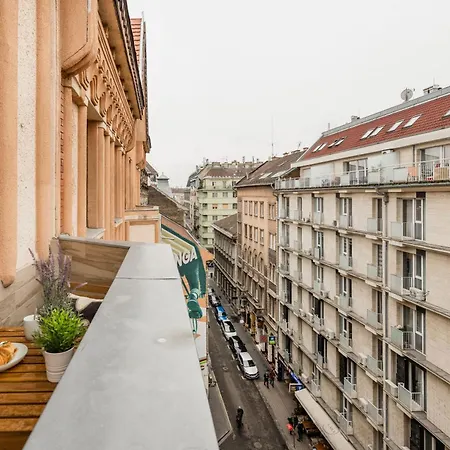 Stunning 3brm 3bath Julie Balcony & Views Lägenhet Budapest