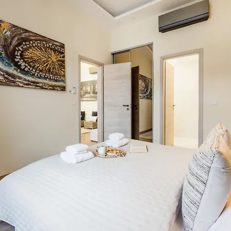 Stunning 3brm 3bath Julie Balcony & Views Budapeszt