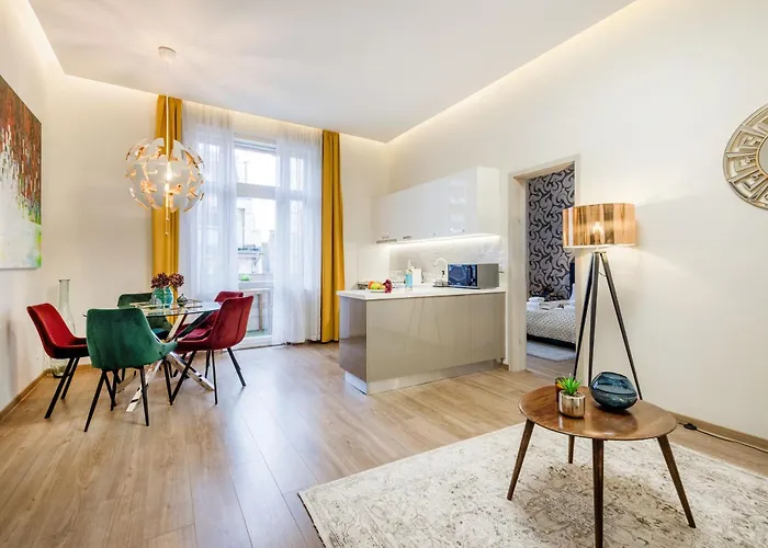 Stunning 3brm 3bath Julie Balcony & Views