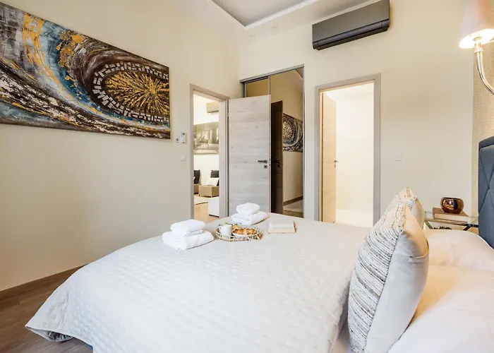 Stunning 3brm 3bath Julie Balcony & Views Budapest